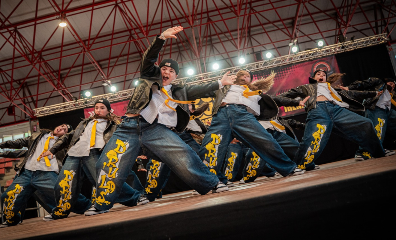 event image complement