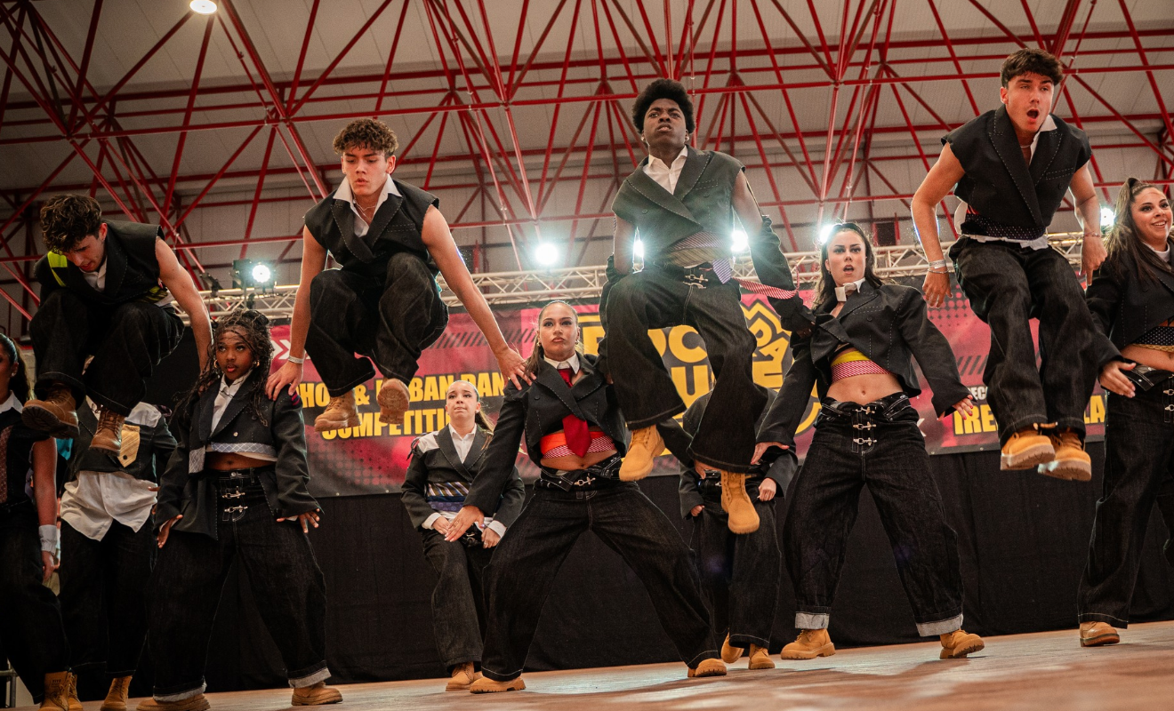 event image complement