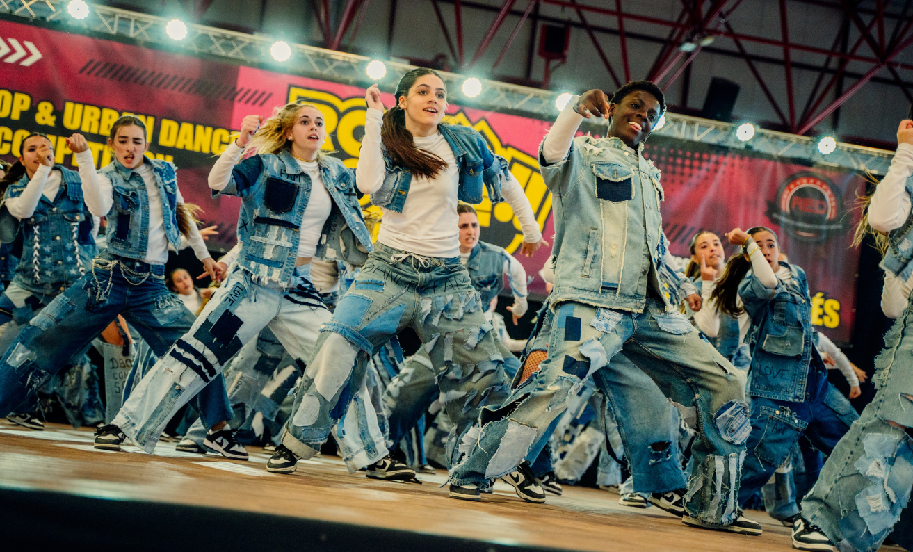 event image complement