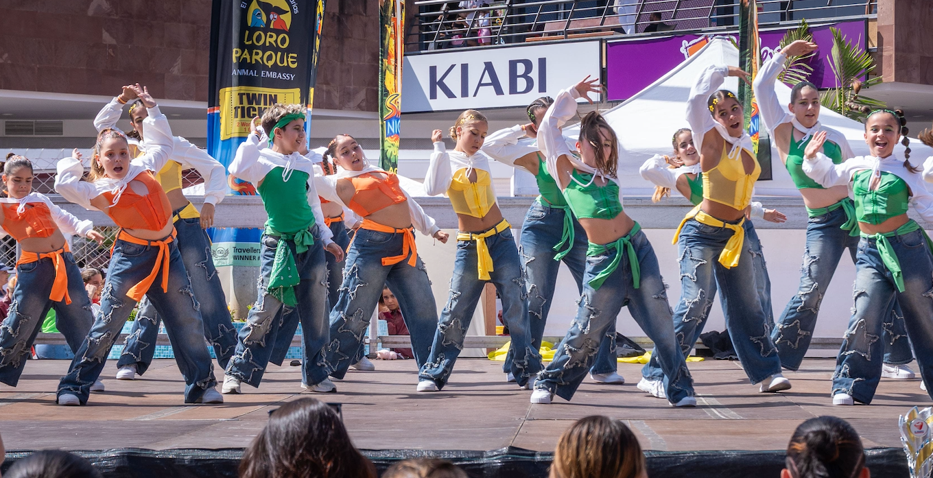 event image complement