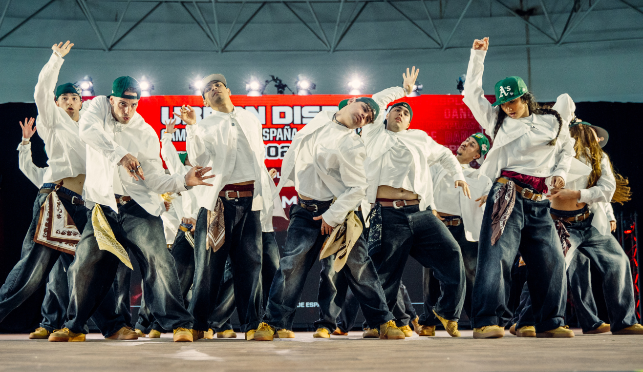 event image complement